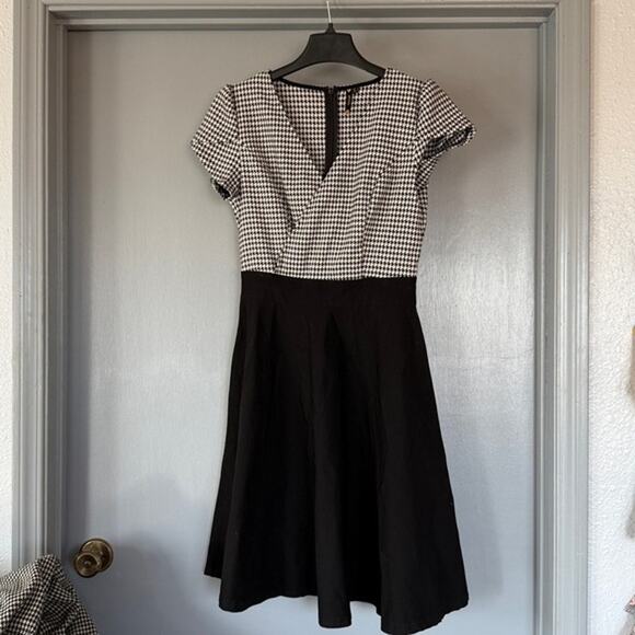 Miusol Black Houndstooth Short Sleeved Dress sz Medium Fit Flare Retro V Neck - Picture 1 of 6